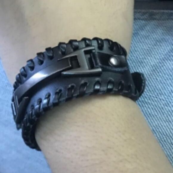 Men’s Black or Brown Leather Adjustable Bracelet - Picture 3 of 8